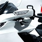 PANICAL Gold Wing GL1800 F6B gray pearl chrome hand wind deflectors installed below the rearview mirrors